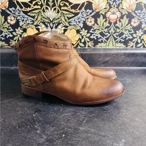 UGG Brown Austin Fawn women’s leather ankle boots sz 10 western cowgirl